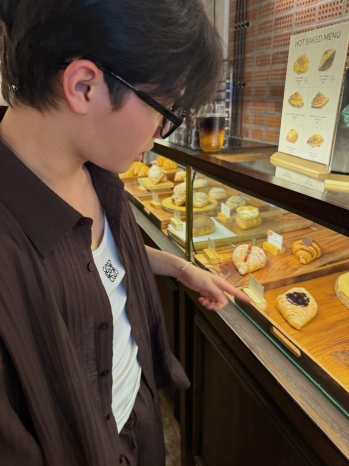 story-img