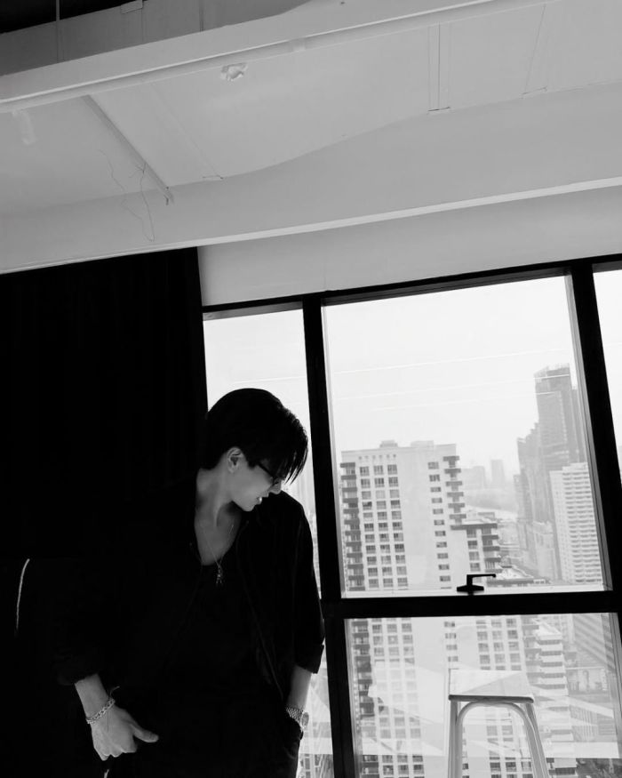 story-img