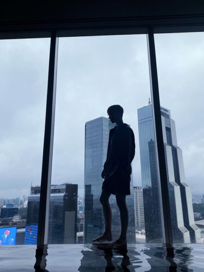 story-img