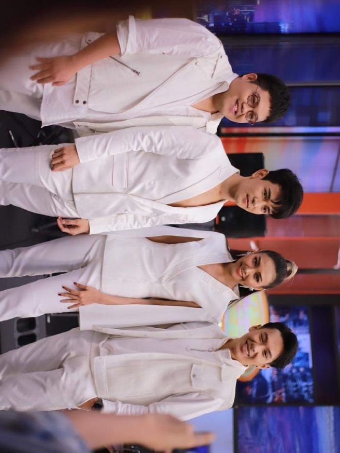 story-img