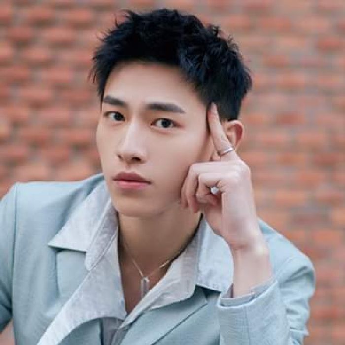 Актер чжан юньсинь. Лай гуаньлинь. Лай си геншин. Lai guanlin биография. Юн лаи.