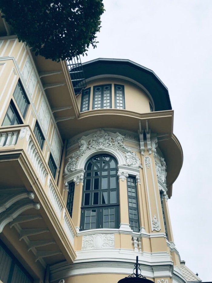 story-img