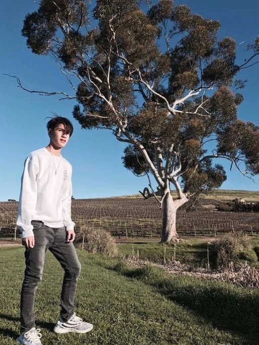 story-img
