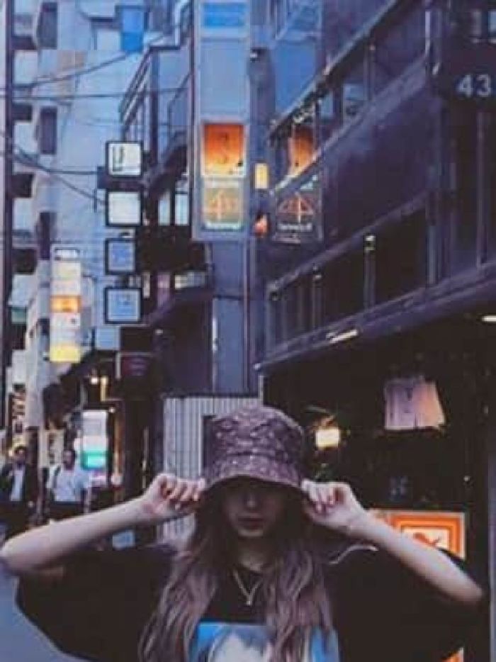 story-img