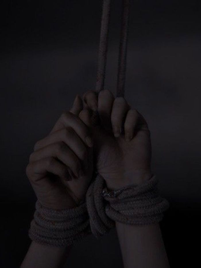 story-img
