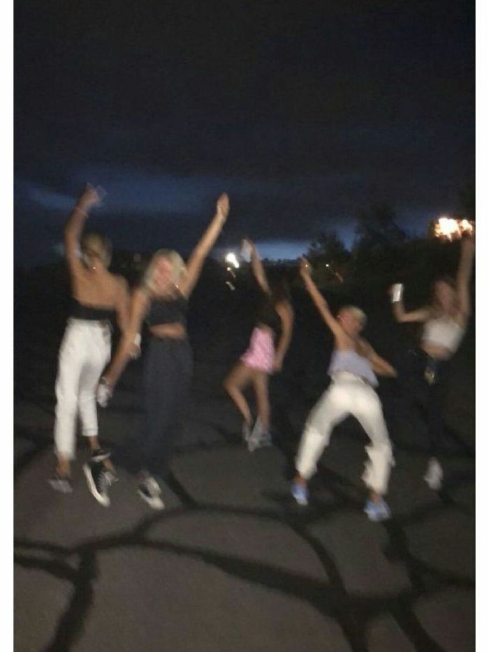 story-img
