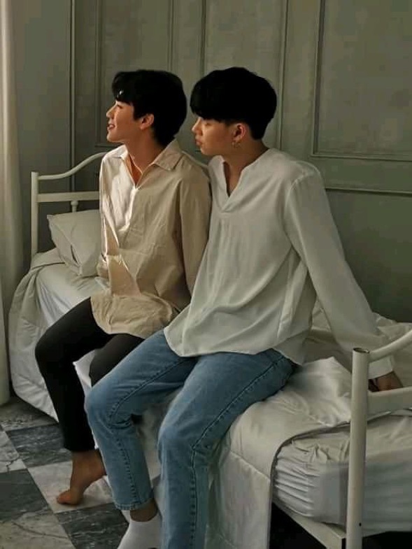 story-img