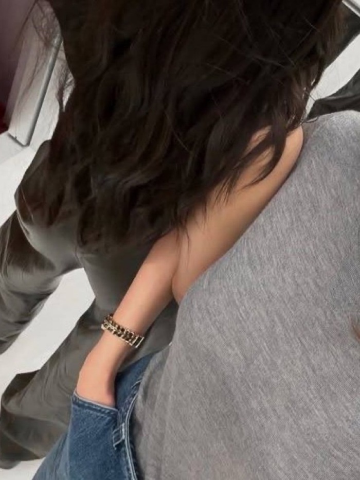 story-img