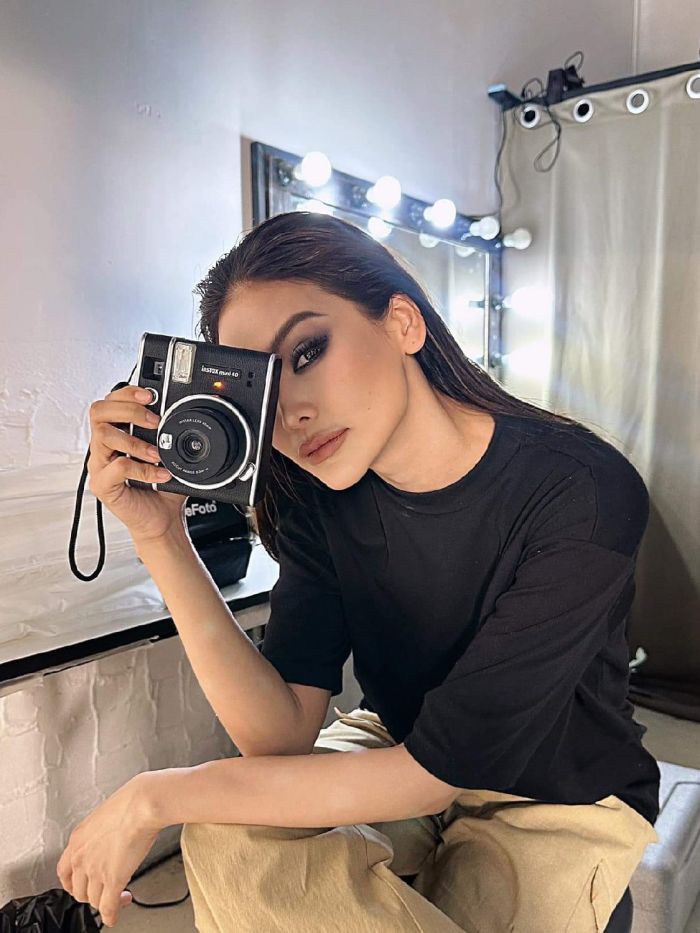 story-img