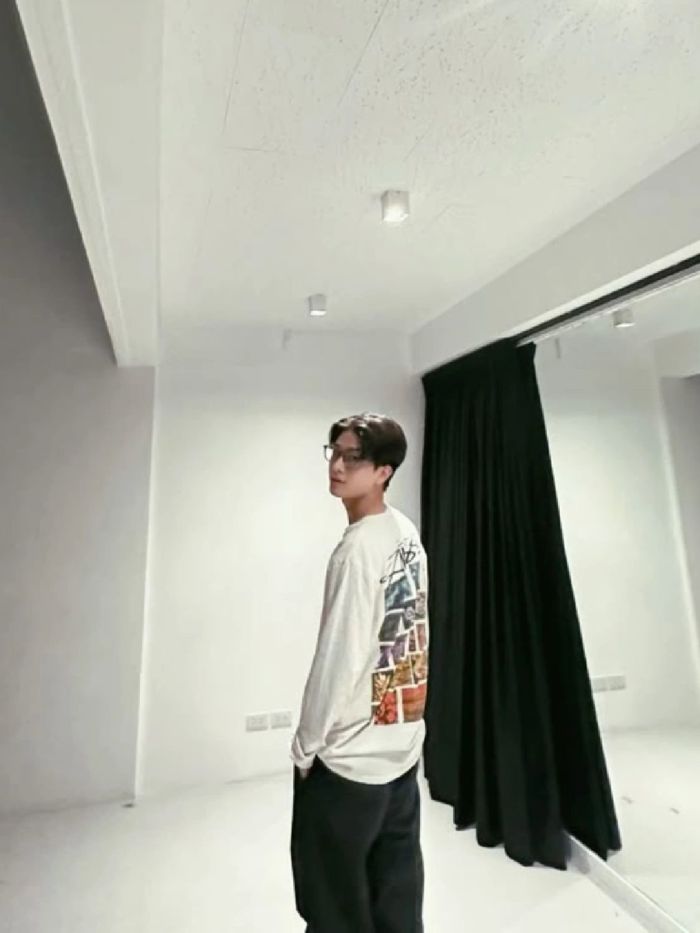 story-img