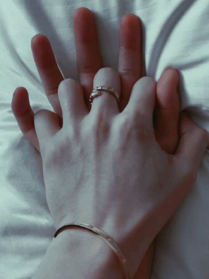 story-img