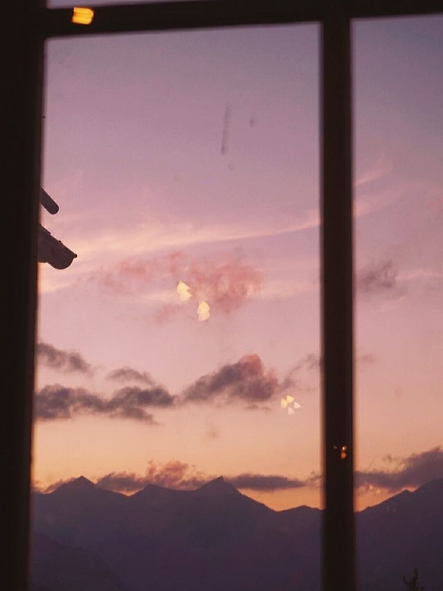 story-img